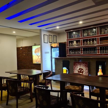 Cafe And Pub By Yasri Hotell Weligama Exteriör bild
