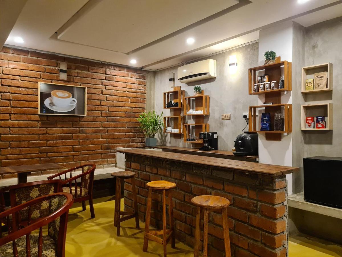Cafe And Pub By Yasri Hotell Weligama Exteriör bild